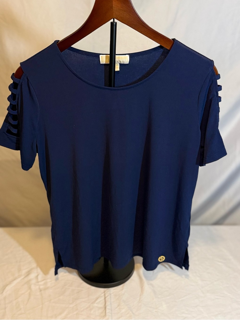 Michael Kors Navy Cold-Shoulder Short Sleeve Tee with Ladder Detail size L (TT14